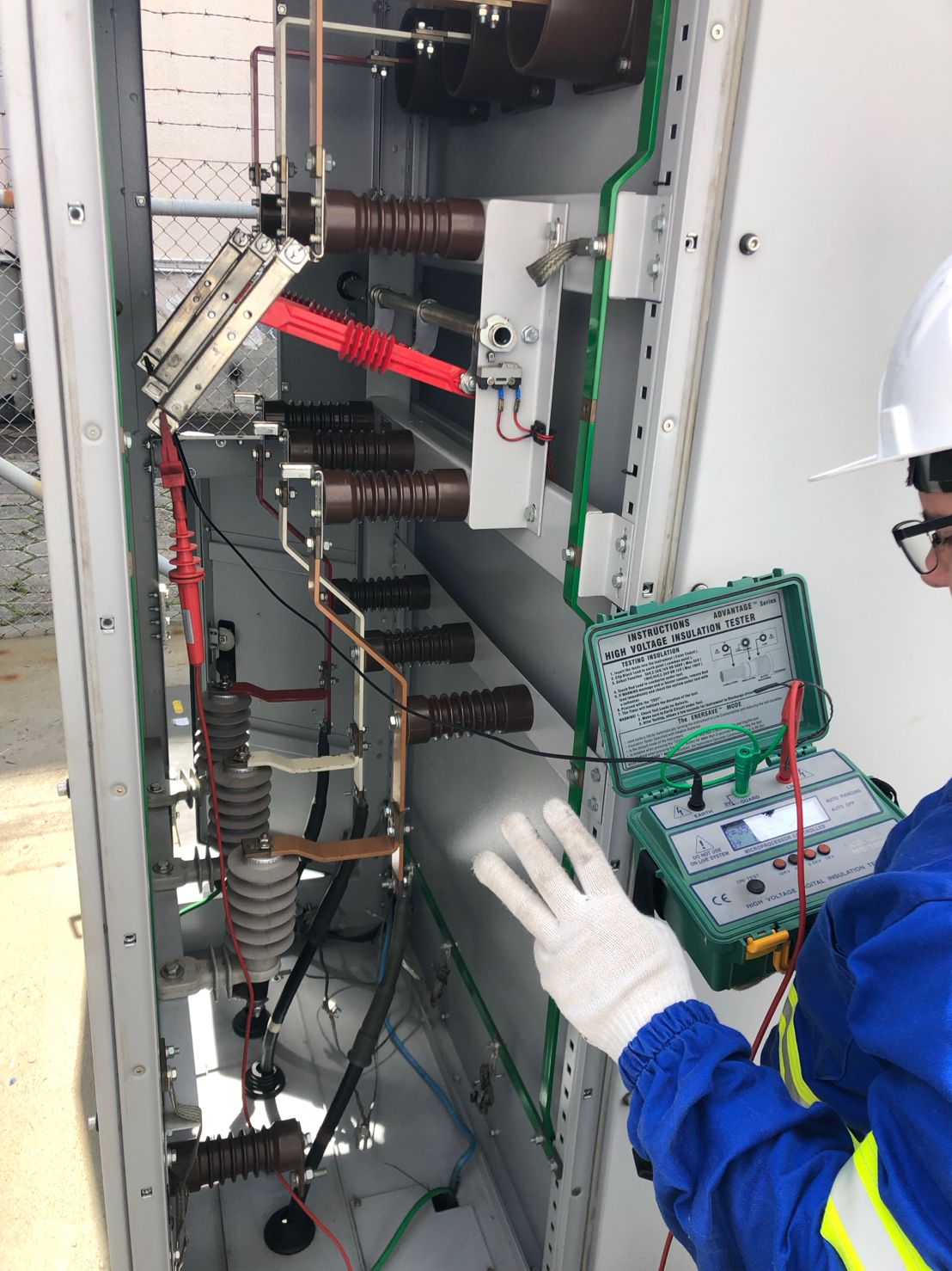 Teste de isolação em cabine de média tensão